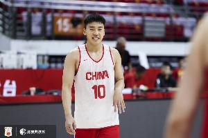 天天盈球APP-王俊杰现身雷蒙社媒评论区：老灯！！雷蒙：暑假作业写完了吗？