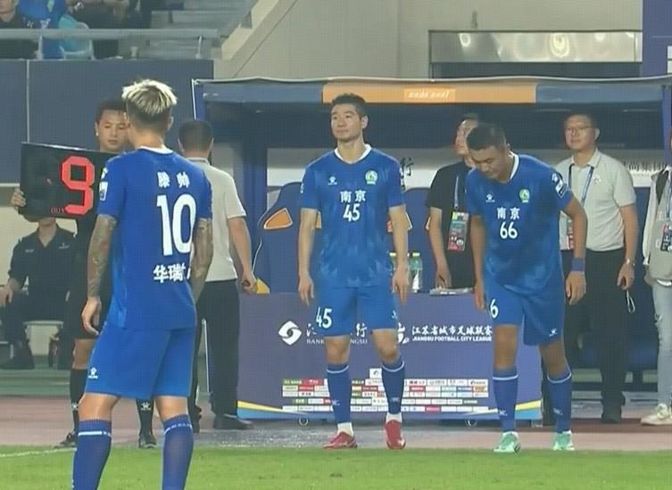 天天盈球APP-替换队友出场，吉翔在南京奥体代表南京队完成“苏超”首秀